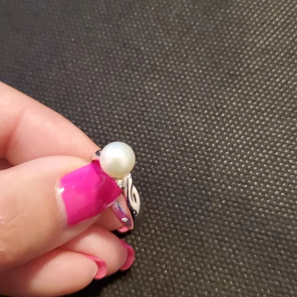 Macys Pearl 7MM and Diamond 14k White Gold Ring - Size 6 EUC
